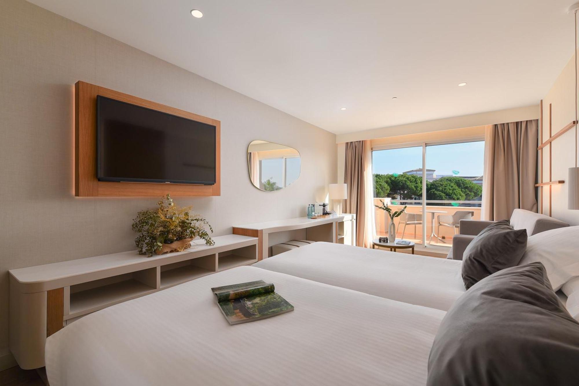Hotel Valentin Sancti Petri 4*